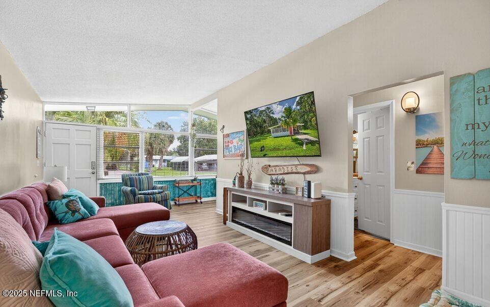 119 Ludwig Avenue Crescent City, FL 32112 - Photo 10 of 31 a living room with furniture and a flat screen tv