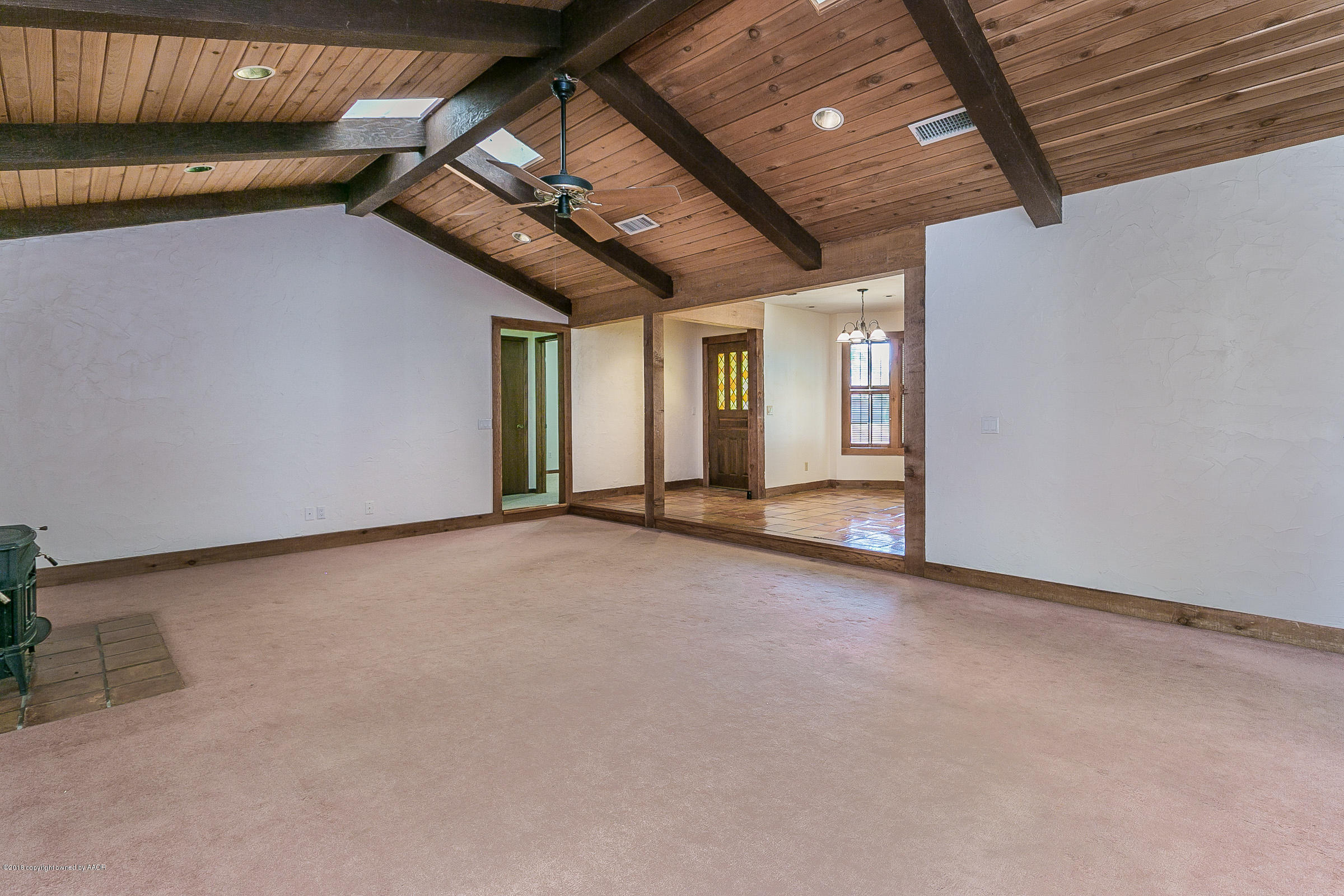 6808 Rochelle Lane Amarillo, TX 79109 - Photo 3 of 22 Living Room