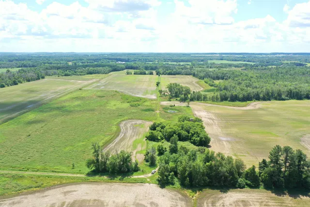 $1,050,000 | Poehlman Road, New London, WI 54961