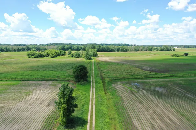 $1,050,000 | Poehlman Road, New London, WI 54961