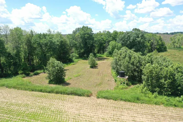 $1,050,000 | Poehlman Road, New London, WI 54961