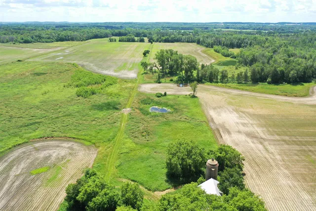 $1,050,000 | Poehlman Road, New London, WI 54961