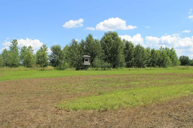 $1,050,000 | Poehlman Road, New London, WI 54961