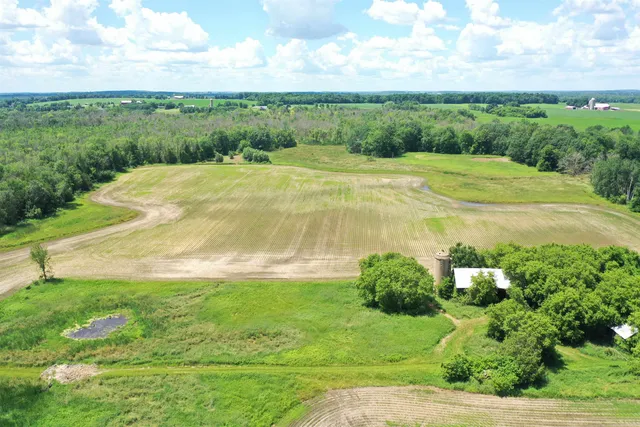$1,050,000 | Poehlman Road, New London, WI 54961