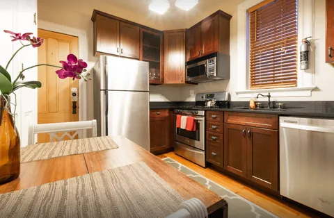 $4,000 | 1009 Willow Avenue, Unit 4L, Hoboken, NJ 07030