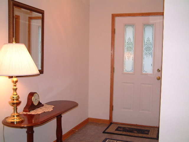 550 South Peace Road, Unit 550 Sycamore, IL 60178 - Photo 12 of 12 a room with a table and a lamp