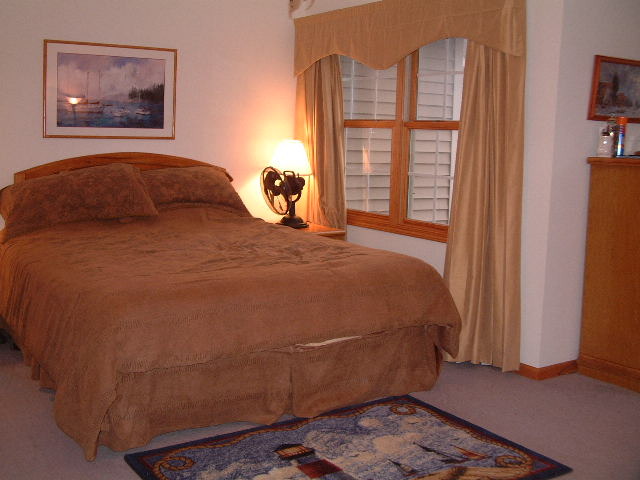 550 South Peace Road, Unit 550 Sycamore, IL 60178 - Photo 5 of 12 a bedroom with a bed and a window