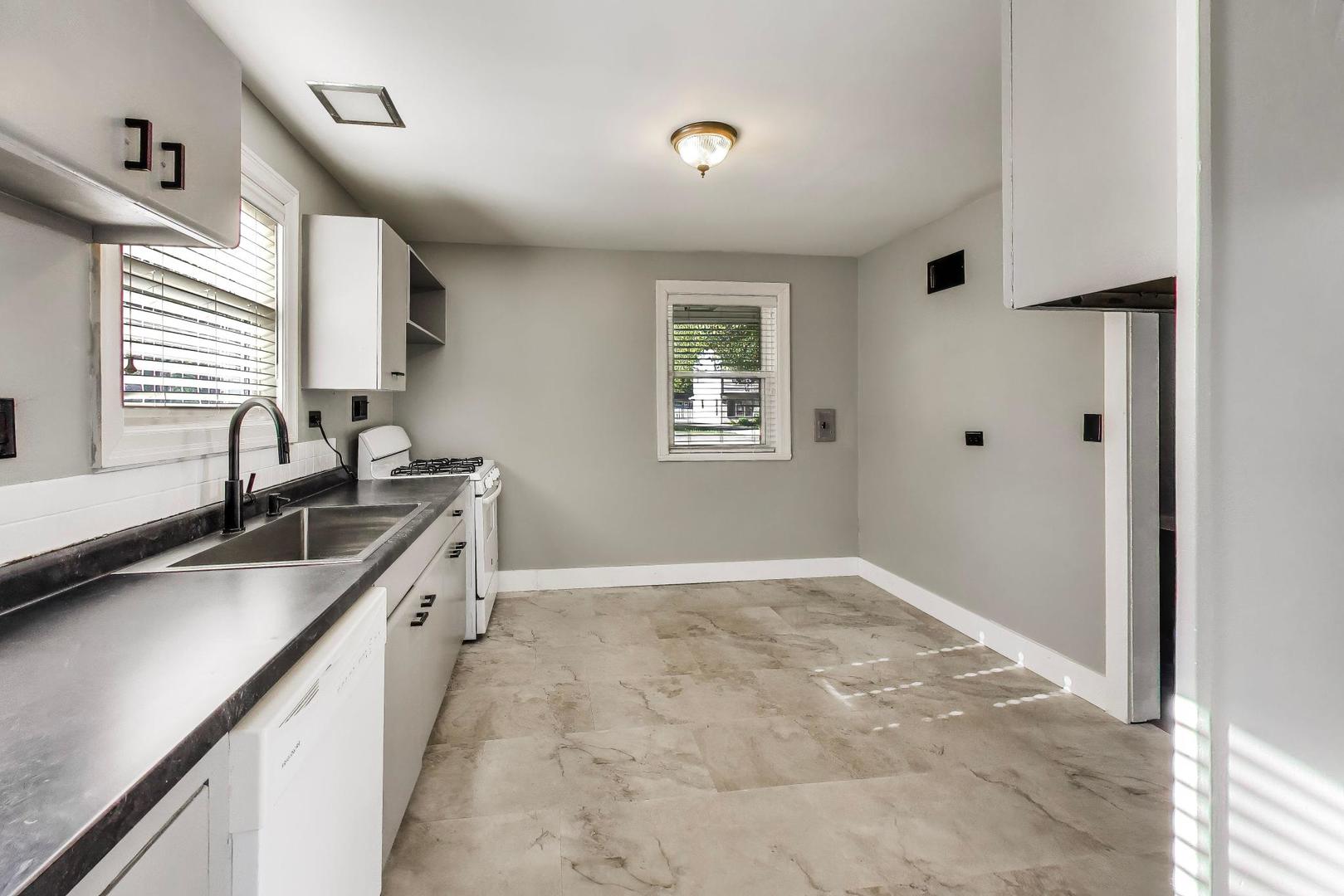 836 East Rockland Road Libertyville, IL 60048 - Photo 7 of 20