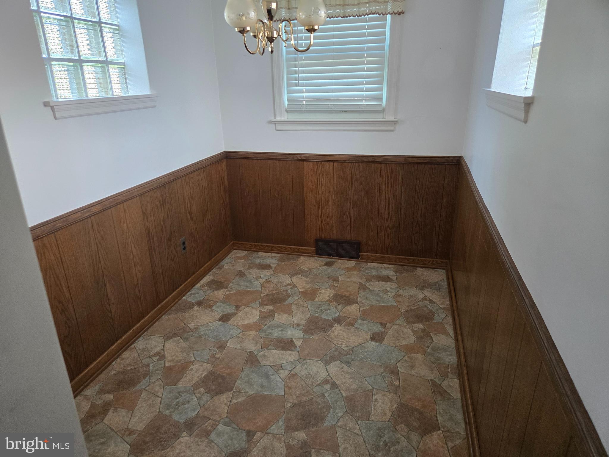 220 Edgewood Road York, PA 17402 - Photo 9 of 20