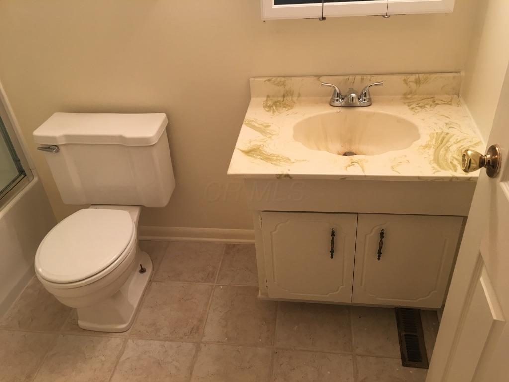 2227 Noe Bixby Road Columbus, OH 43232 - Photo 4 of 19 Gallery Image 4