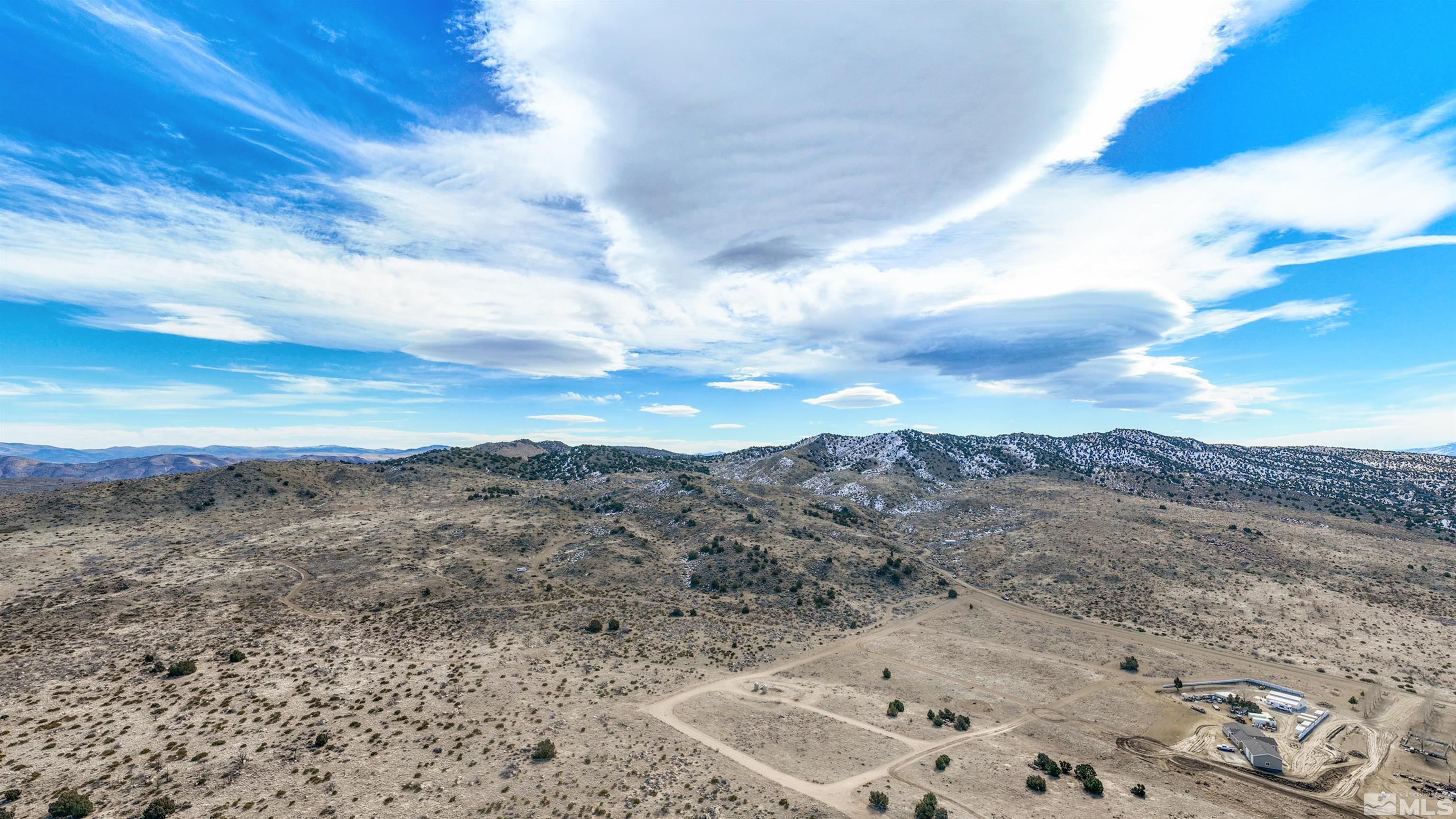 125 Oregon Hills Lane Reno, NV 89506 - Photo 8 of 32 a view of a dry yard with wooden fence