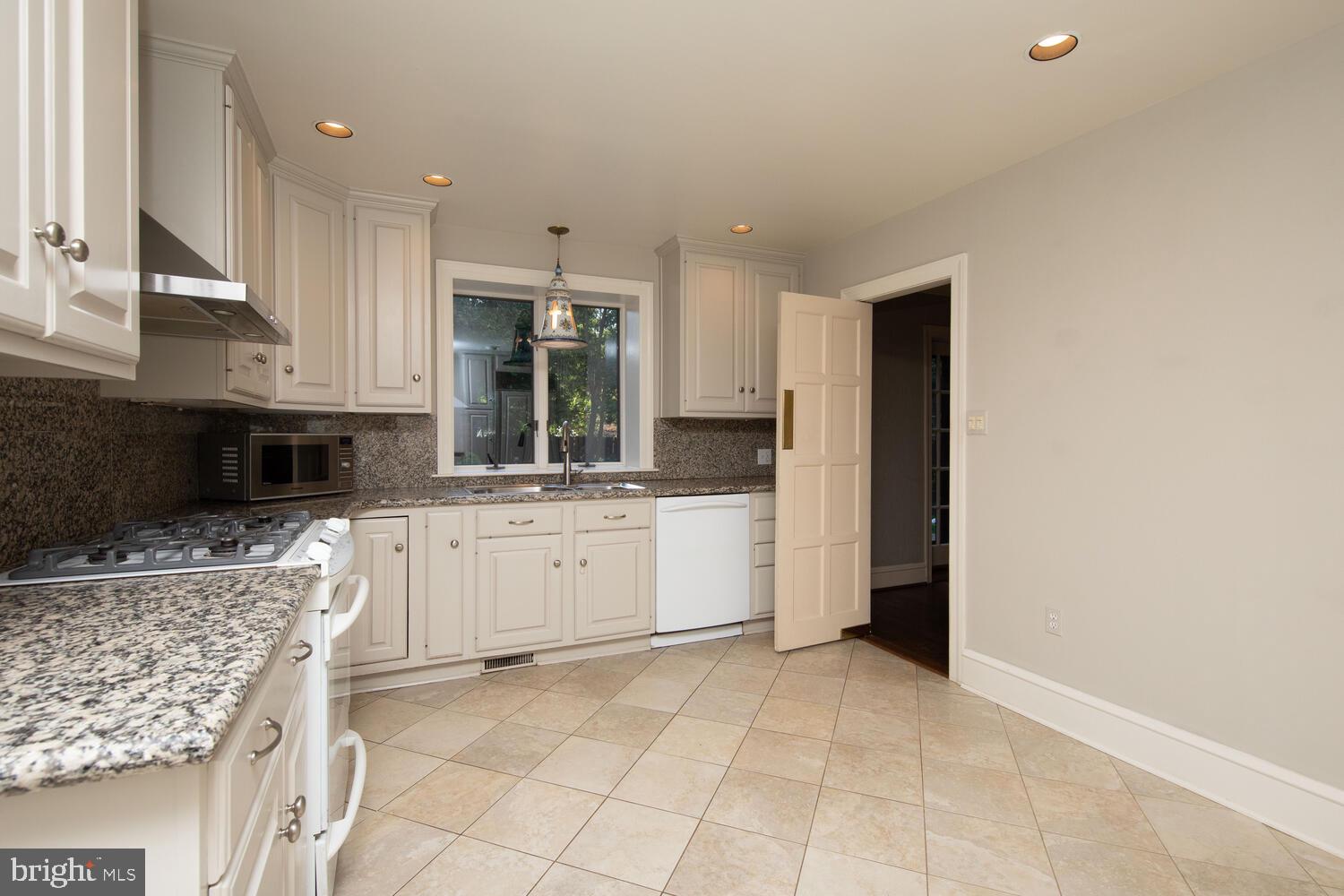 317 Fisher Road Jenkintown, PA 19046 - Photo 26 of 60 Kitchen