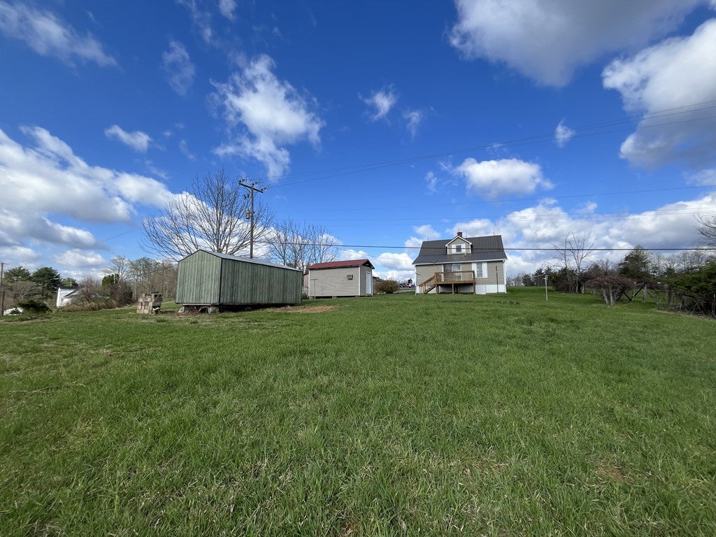 586 Deer Ridge Road Hillsville, VA 24343 - Photo 10 of 34 Gallery Image 10