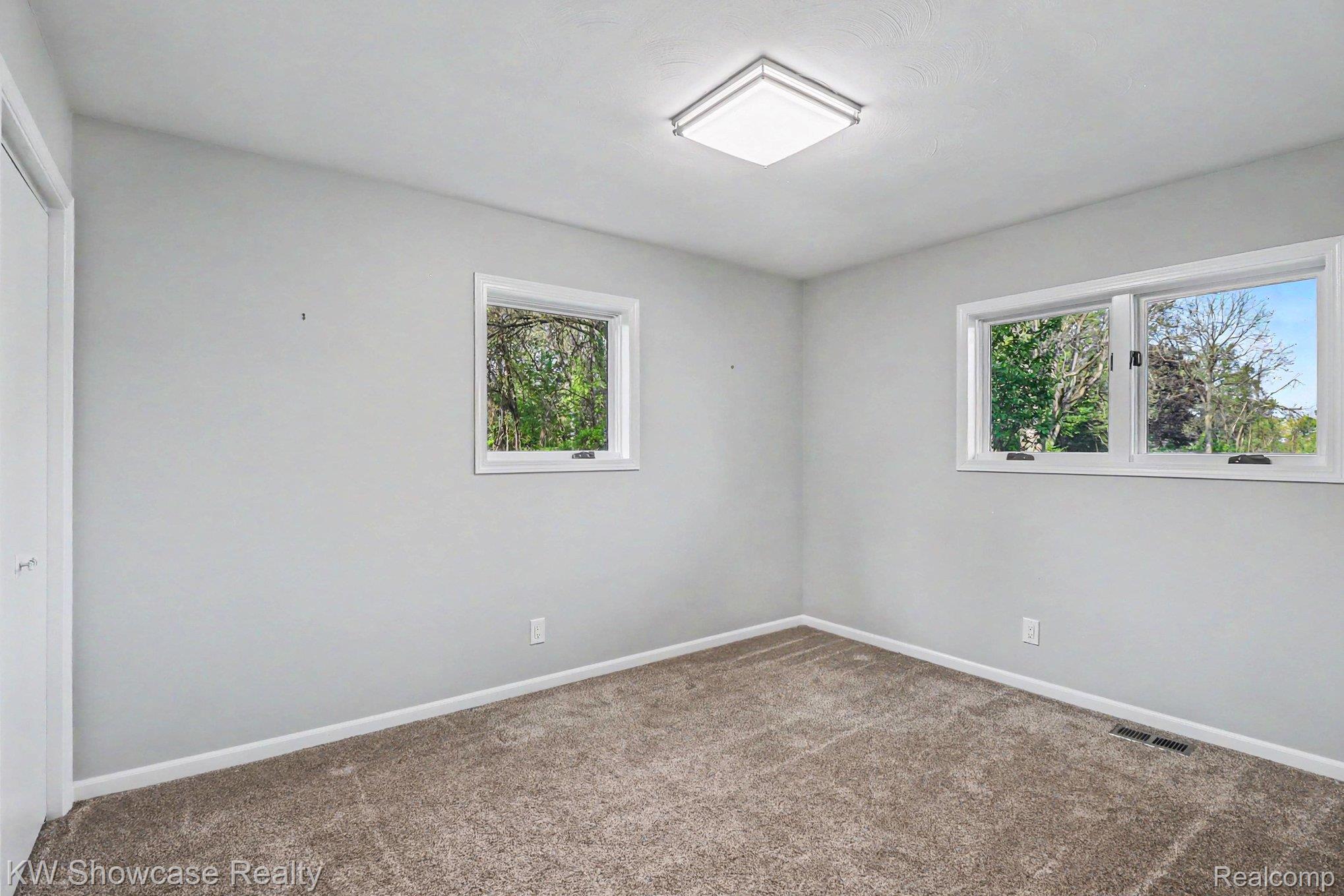 2572 Ridge Road White Lake, MI 48383 - Photo 19 of 44 018_file_6670.jpg