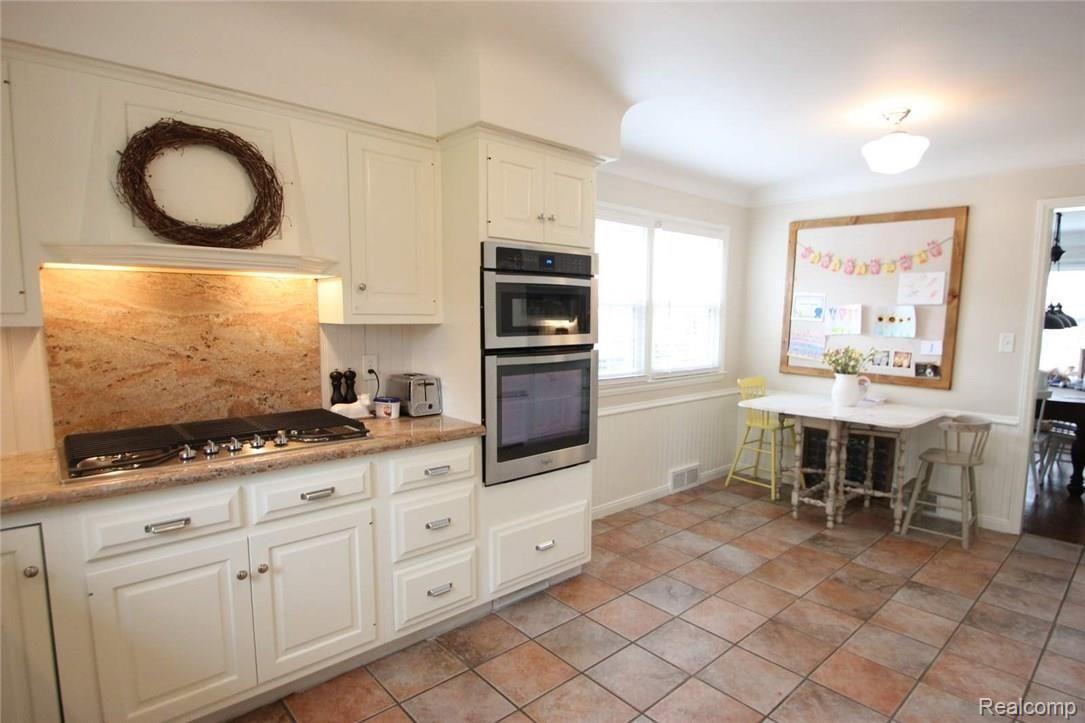 1091 North Oxford Road Grosse Pointe, MI 48236 - Photo 7 of 25 7Kitchen.JPG