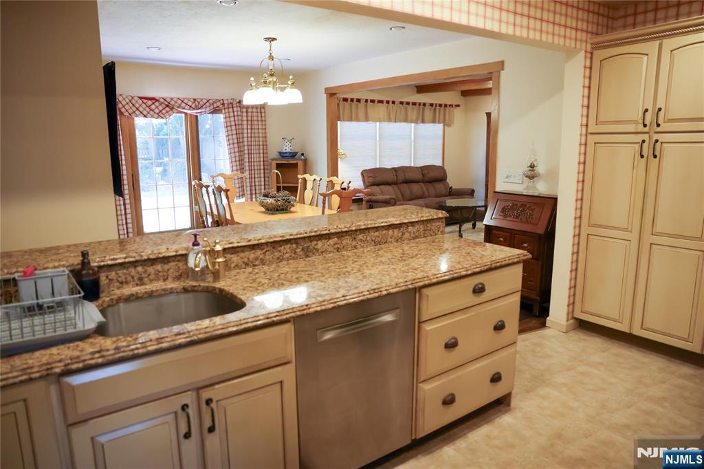 270 Kensington Road River Edge, NJ 07661 - Photo 14 of 34