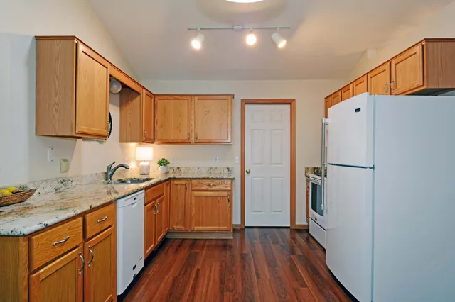 $279,900 | 6463 Brook Lane, Savage, MN 55378