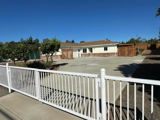 $913,500 | 2445 South Stage Coach Lane, Fallbrook, CA 92028