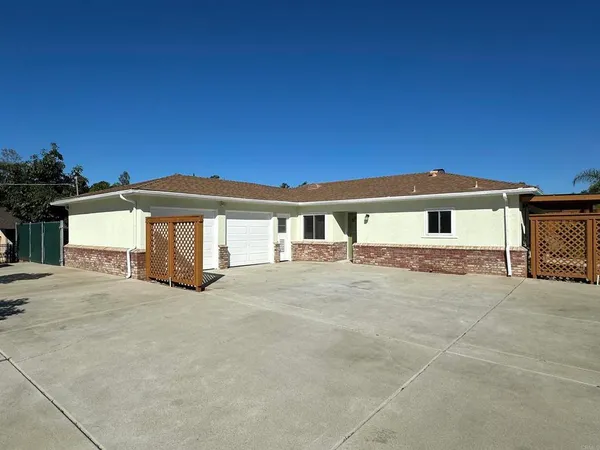 $880,000 | 2445 South Stage Coach Lane, Fallbrook, CA 92028