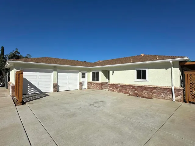 $913,500 | 2445 South Stage Coach Lane, Fallbrook, CA 92028