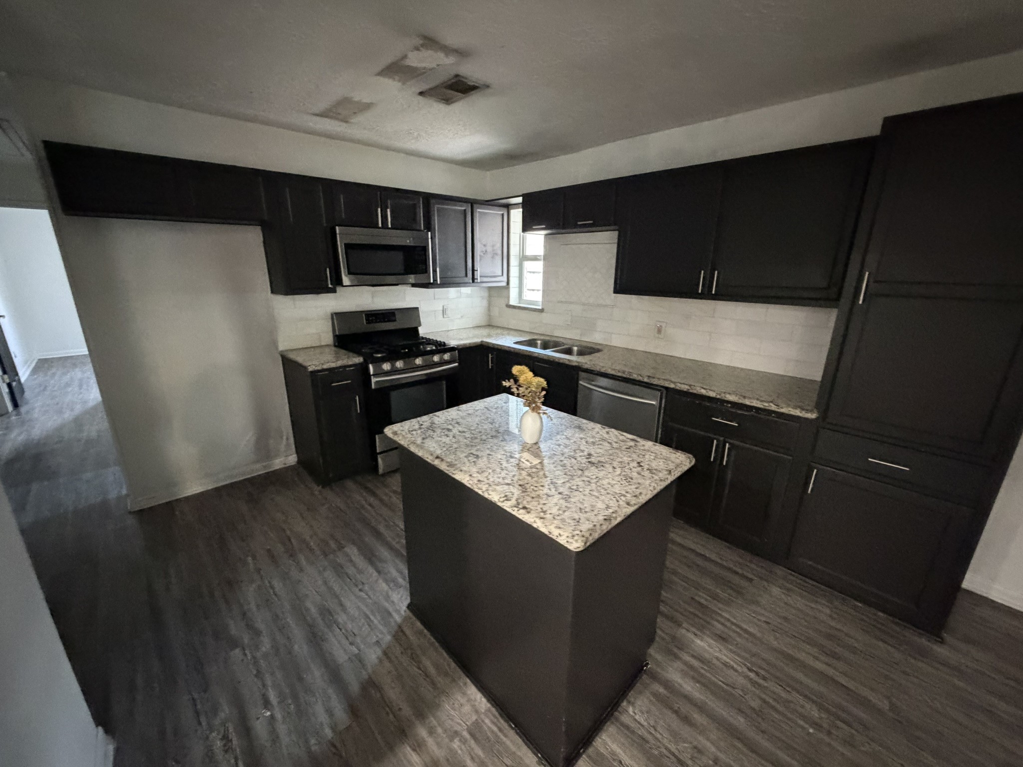 1422 Kappa Street Pasadena, TX 77504 - Photo 5 of 24