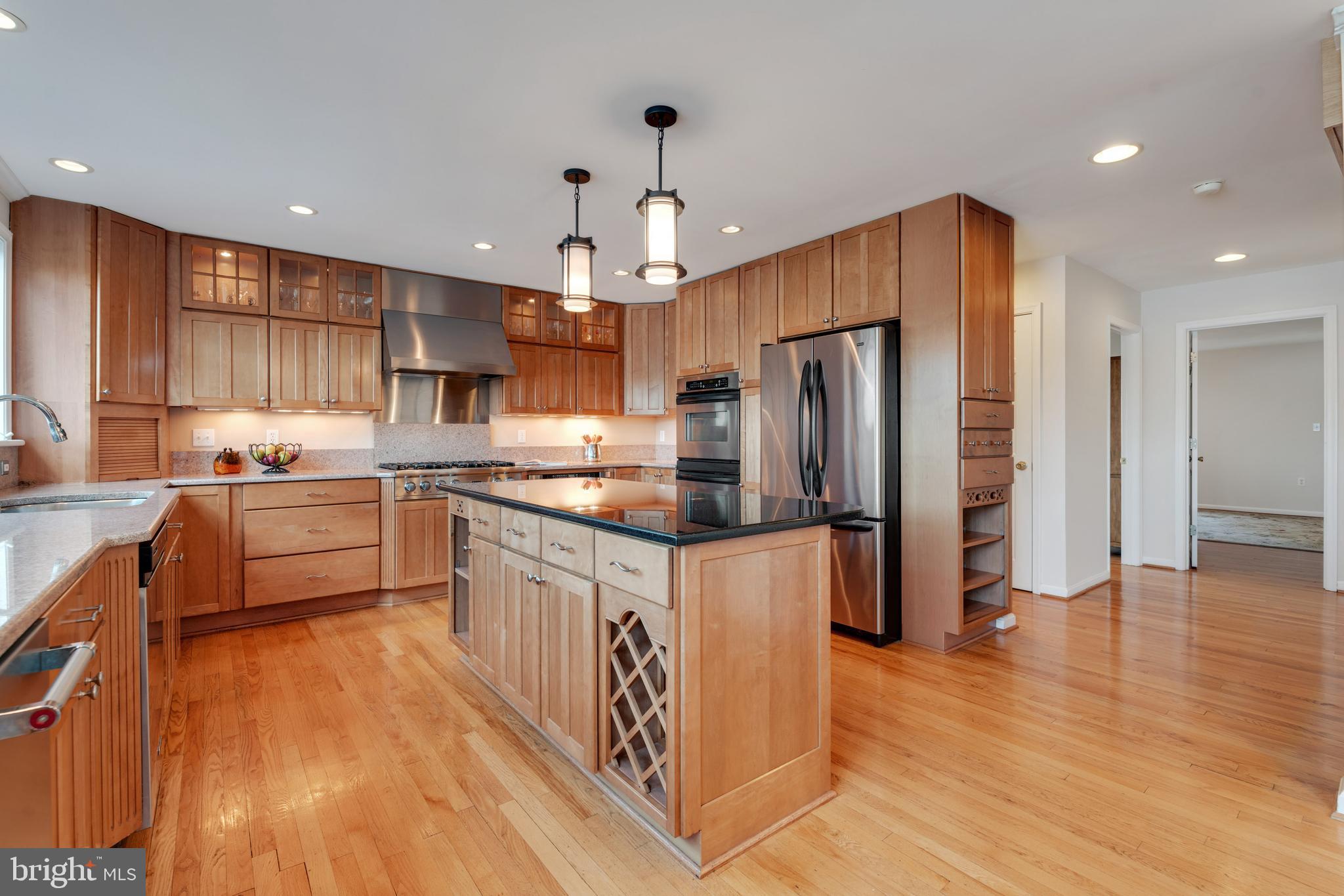 287 Long Point Road Crownsville, MD 21032 - Photo 13 of 51 Maple cabinets, gas stove top, double wall ovens