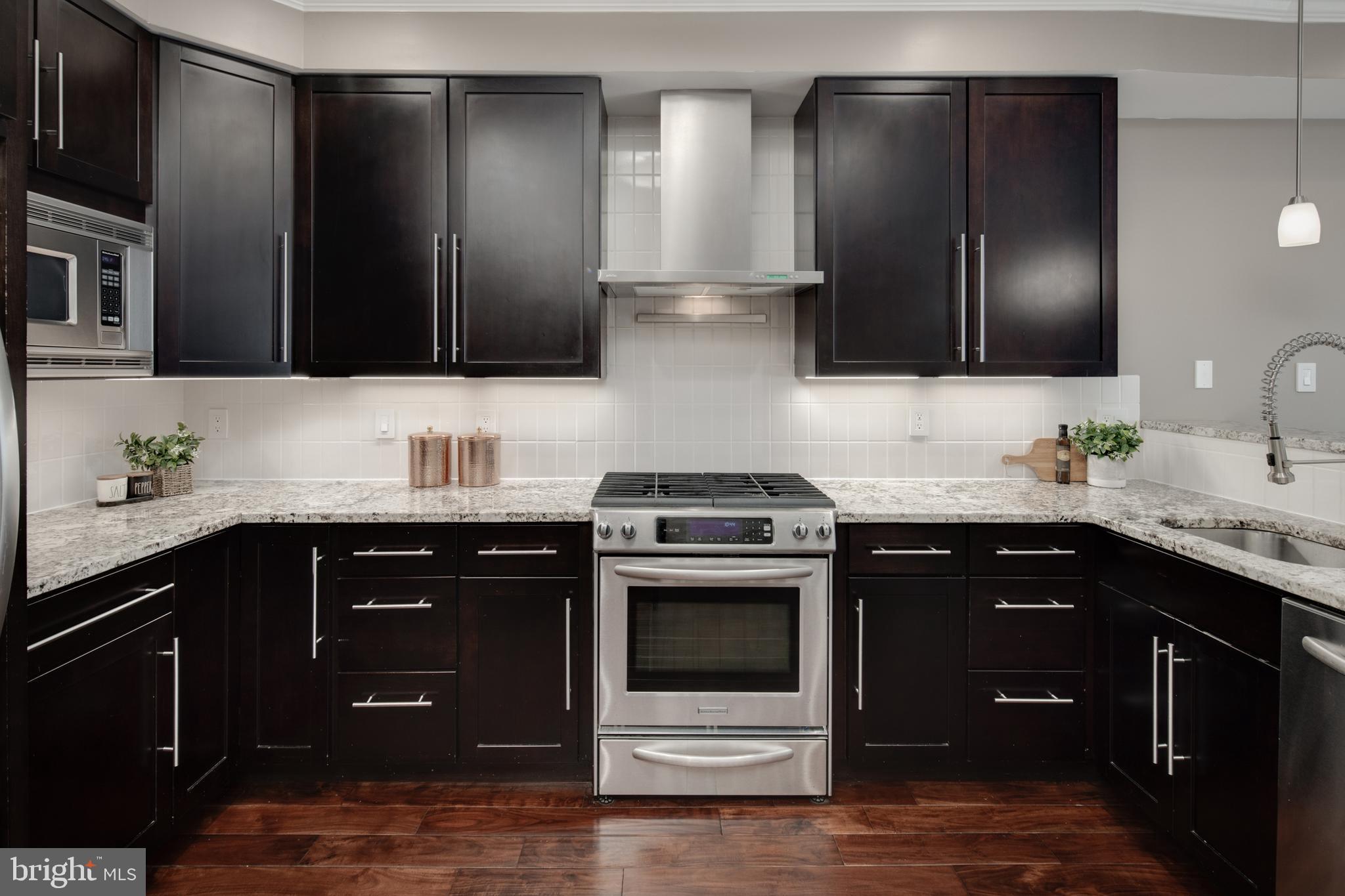 1430 T Street Northwest Washington, DC 20009 - Photo 16 of 50 Range Hood with Gas Cooking