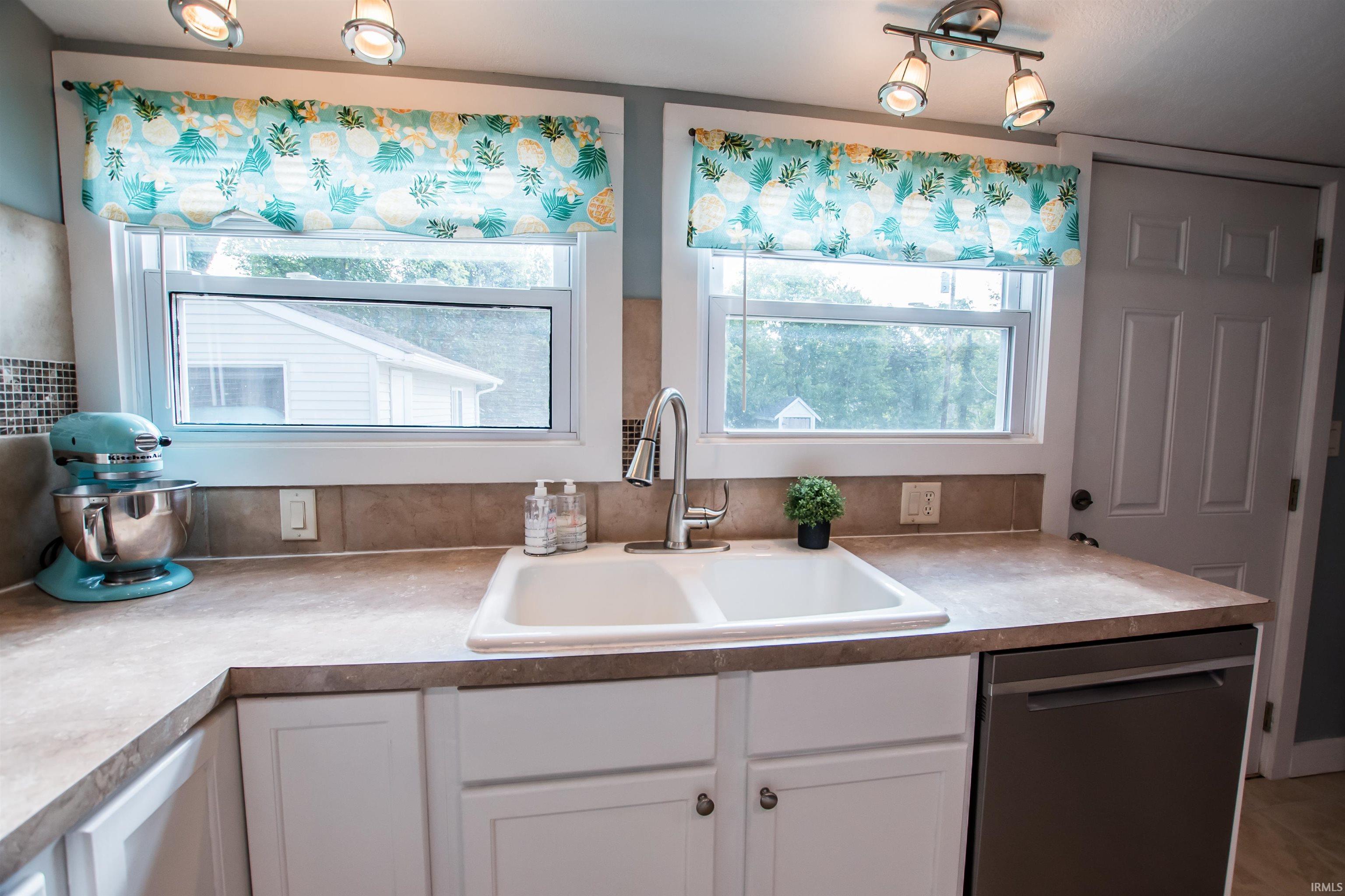 214 East Ridgeview Drive Bloomington, IN 47401 - Photo 13 of 33 Gallery Image 13