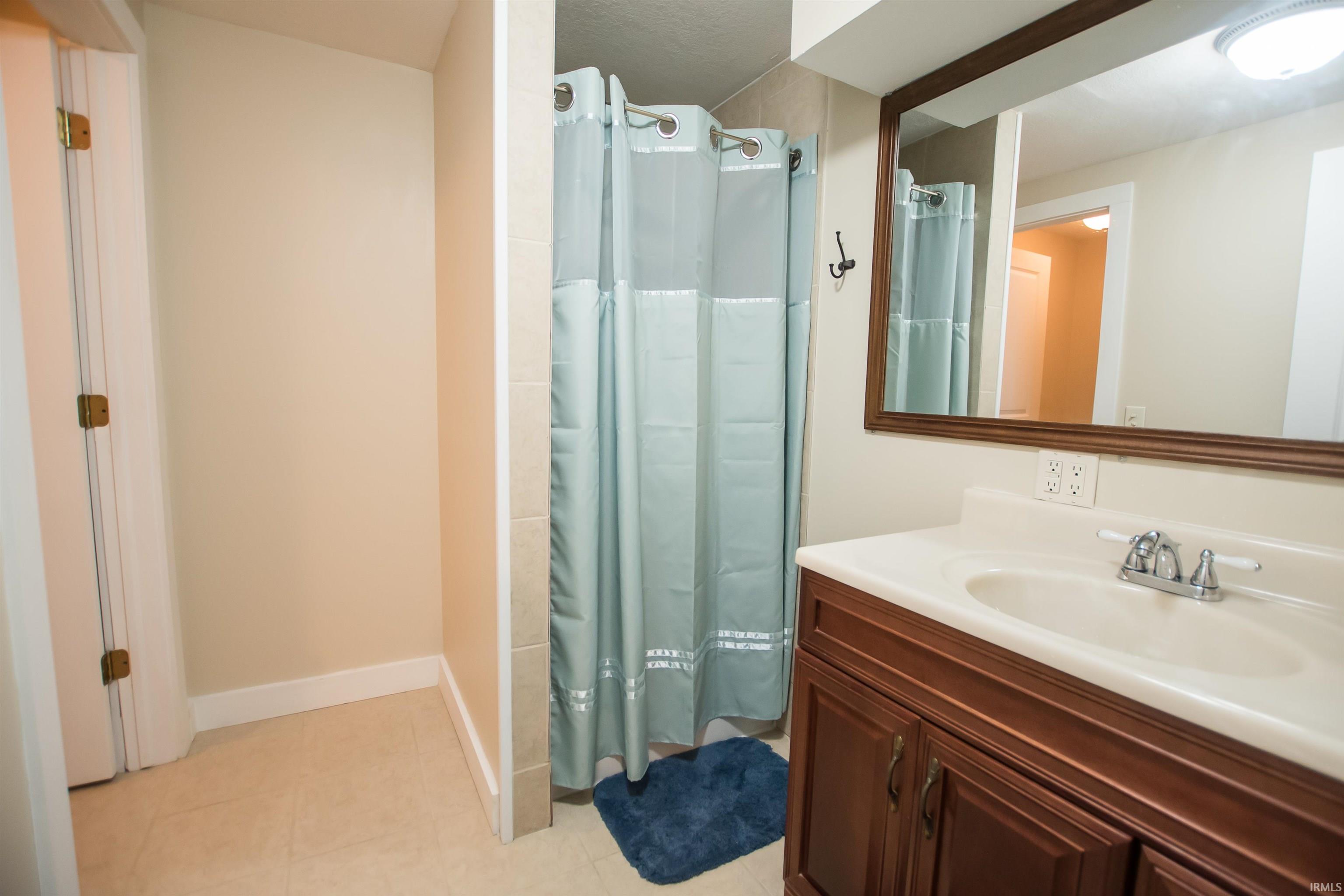 214 East Ridgeview Drive Bloomington, IN 47401 - Photo 23 of 33 Gallery Image 23