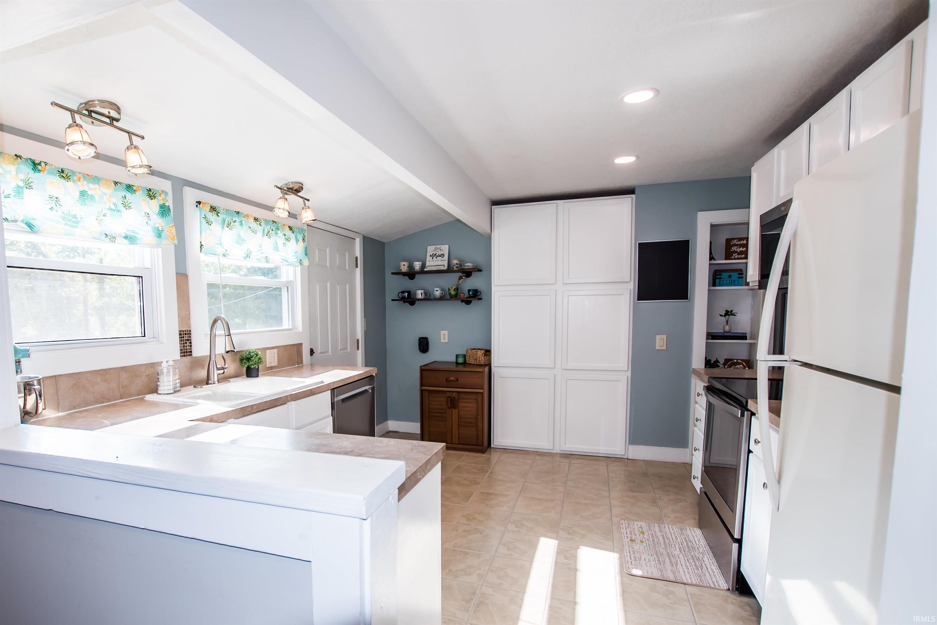 214 East Ridgeview Drive Bloomington, IN 47401 - Photo 10 of 33 Gallery Image 10