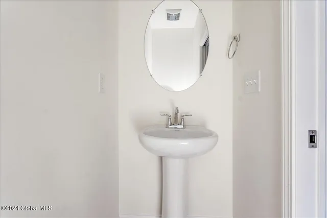 $832,500 | 1 Brookhaven Court, Wilton, NY 12866