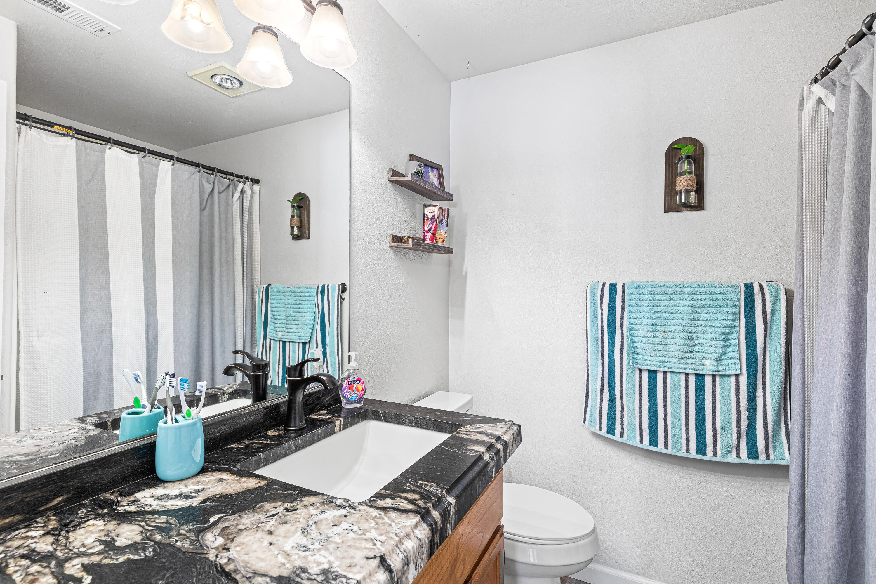 306 Sandi Way Eagle Point, OR 97524 - Photo 22 of 33 9R9A9234