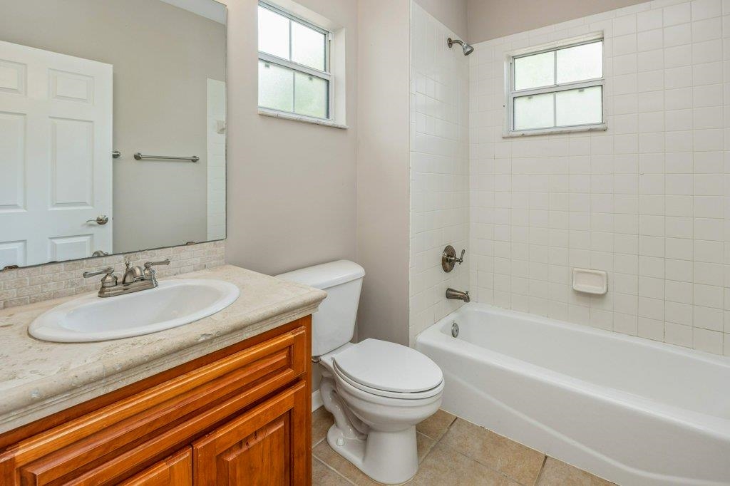 1325 Stone Road, Unit 104 Tallahassee, FL 32303 - Photo 5 of 36 Gallery Image 5
