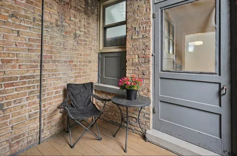 $159,000 | 242 South Maple Avenue, Unit 1W, Oak Park, IL 60302