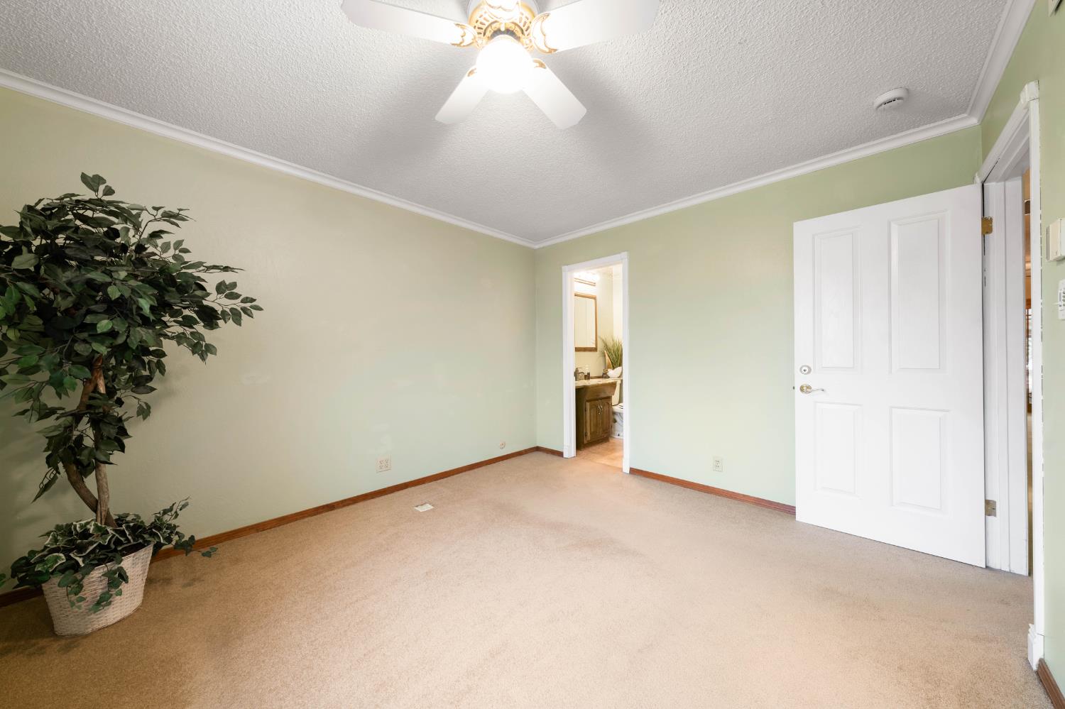 6606 Rexford Way Carmichael, CA 95608 - Photo 16 of 45