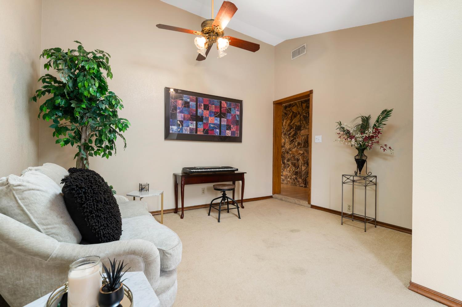 6606 Rexford Way Carmichael, CA 95608 - Photo 3 of 45