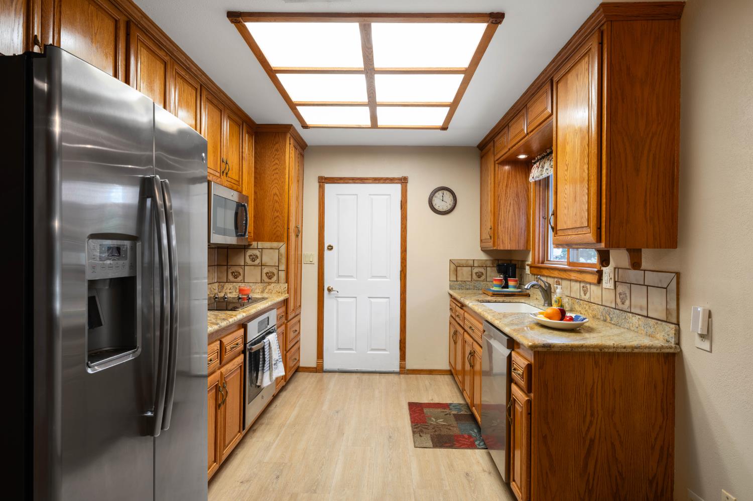 6606 Rexford Way Carmichael, CA 95608 - Photo 5 of 45