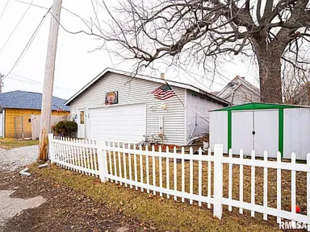 $110,000 | 2735-5 5 1/2 Avenue, Rock Island, IL 61201