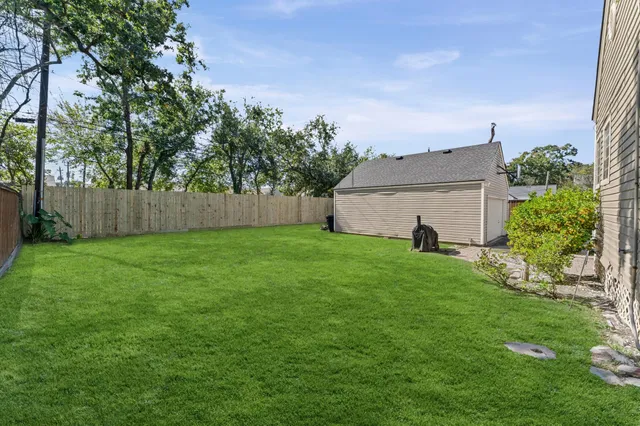 $635,000 | 717 Sue Barnett Drive, Houston, TX 77018