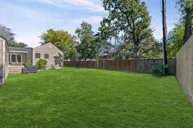 $635,000 | 717 Sue Barnett Drive, Houston, TX 77018