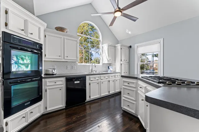 $635,000 | 717 Sue Barnett Drive, Houston, TX 77018