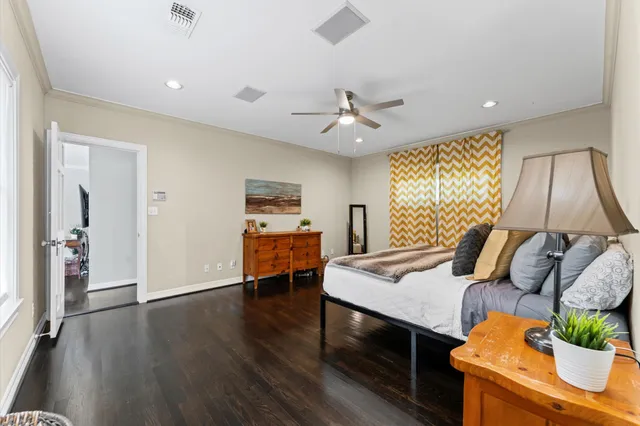 $635,000 | 717 Sue Barnett Drive, Houston, TX 77018