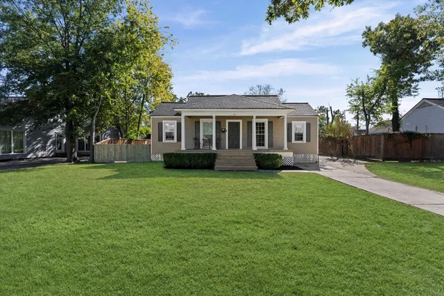 $635,000 | 717 Sue Barnett Drive, Houston, TX 77018