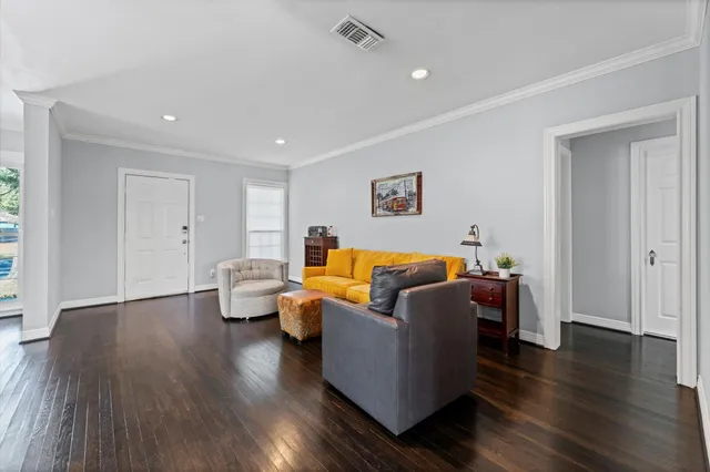 $635,000 | 717 Sue Barnett Drive, Houston, TX 77018