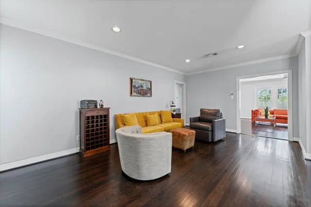 $635,000 | 717 Sue Barnett Drive, Houston, TX 77018