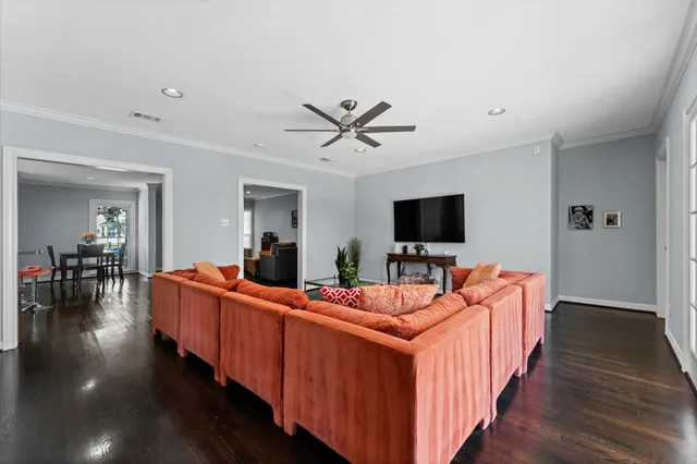 $635,000 | 717 Sue Barnett Drive, Houston, TX 77018