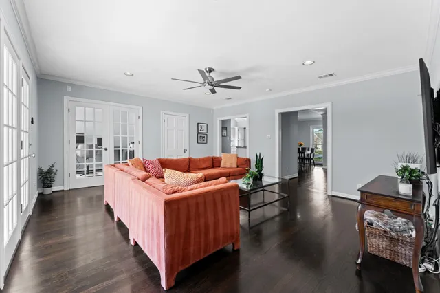 $635,000 | 717 Sue Barnett Drive, Houston, TX 77018