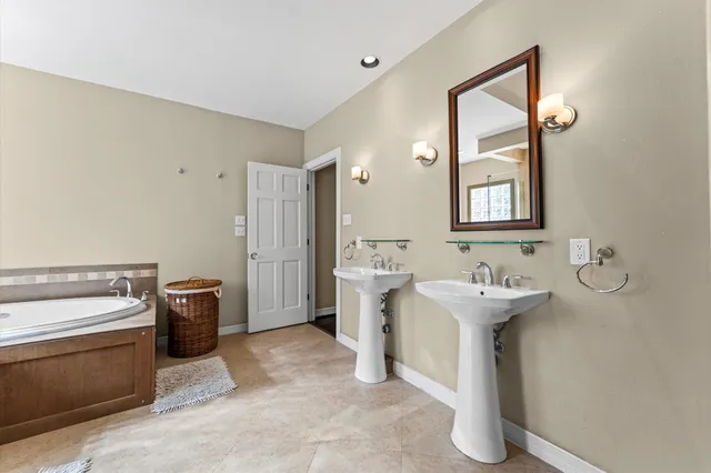 $635,000 | 717 Sue Barnett Drive, Houston, TX 77018