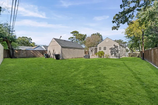 $635,000 | 717 Sue Barnett Drive, Houston, TX 77018