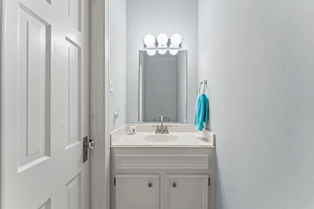 $635,000 | 717 Sue Barnett Drive, Houston, TX 77018